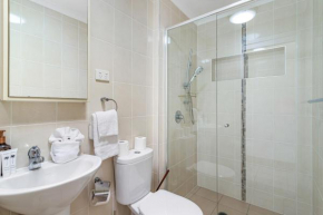 Broadbeach Waterfront Retreat